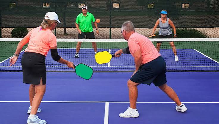 Players on the pickleball court